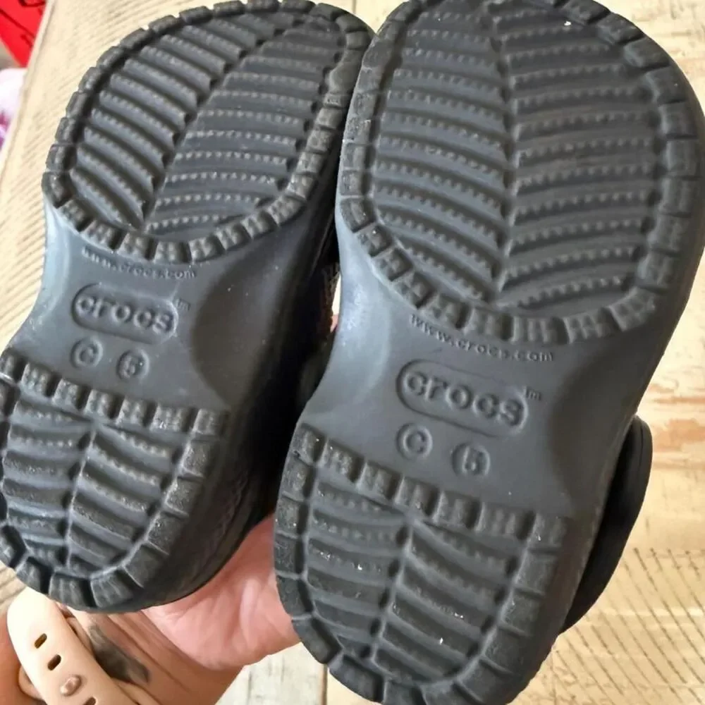 Black Crocs clogs size US 5c